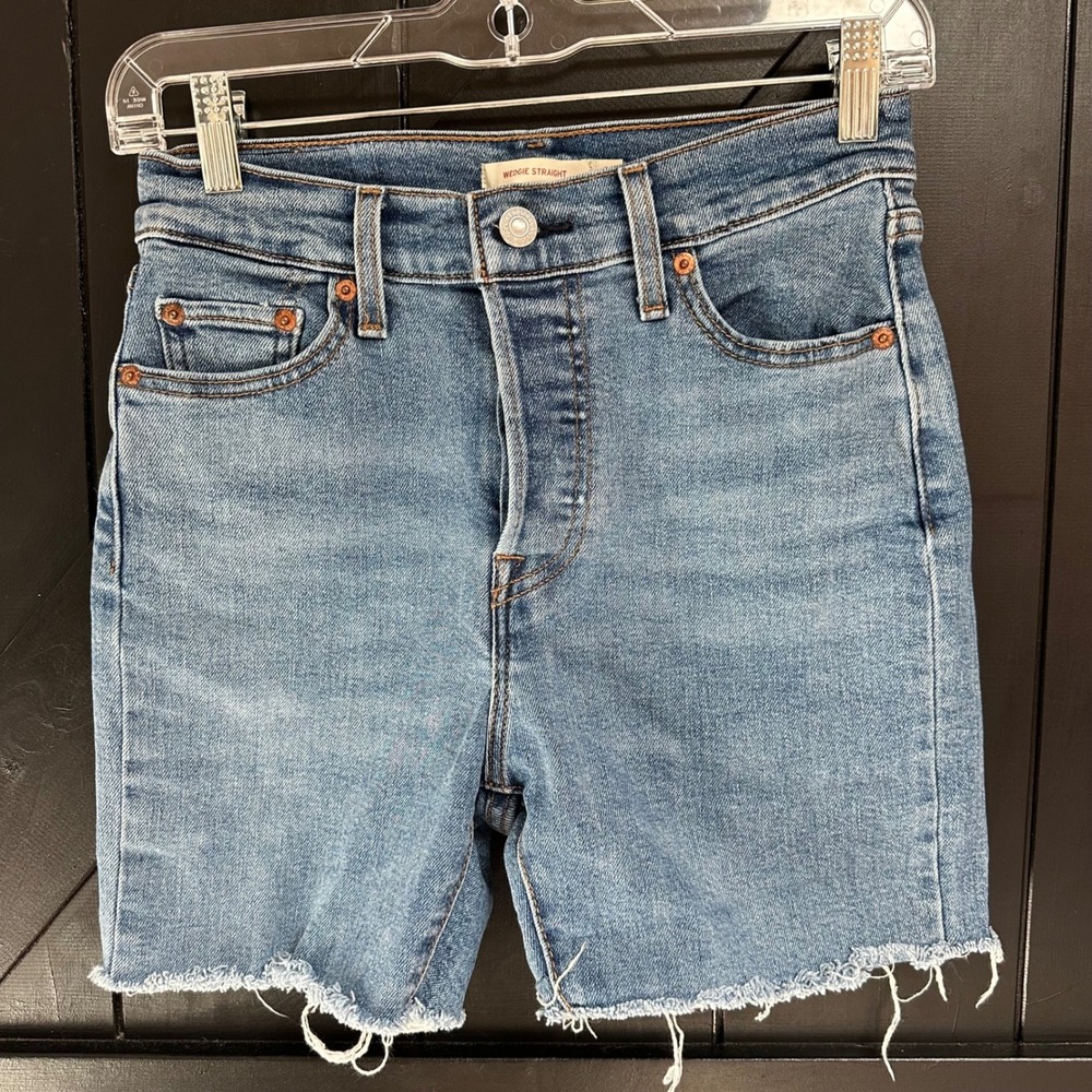 Levi's Wedgie Straight‎ Cut Off Denim Shorts Size 26 Light Wash Frayed Hem